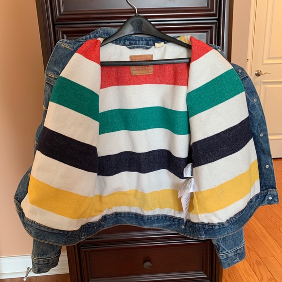 WOMEN’S THE BAY AND LEVI LEVI’S JEAN JACKET - Picture 2 of 4